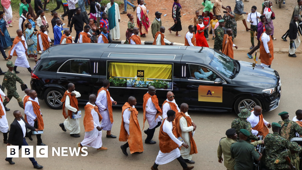 Uganda's King Oyo buried amid calls for unity over his successor - bbc.com