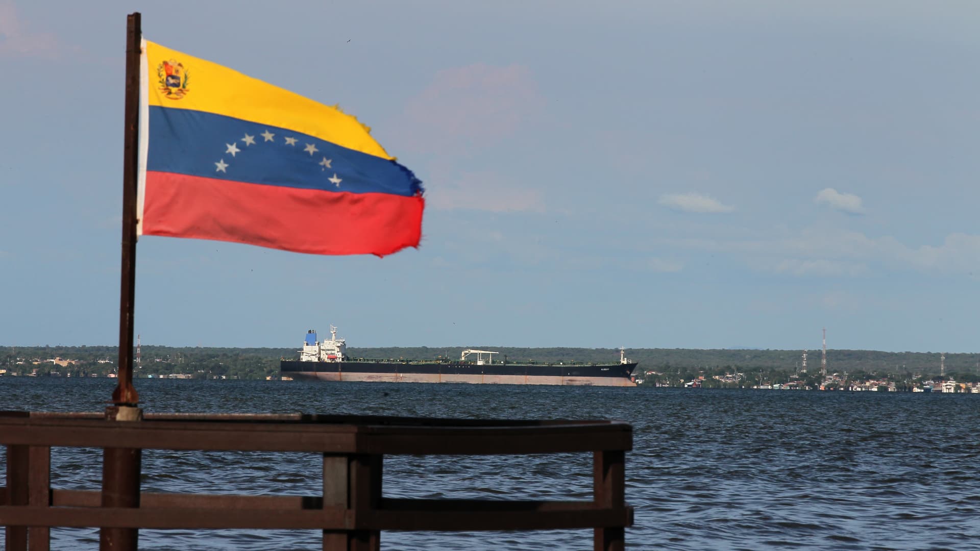 Venezuela grants North American Blue Energy Partners 100-year concessions for 17 oil fields