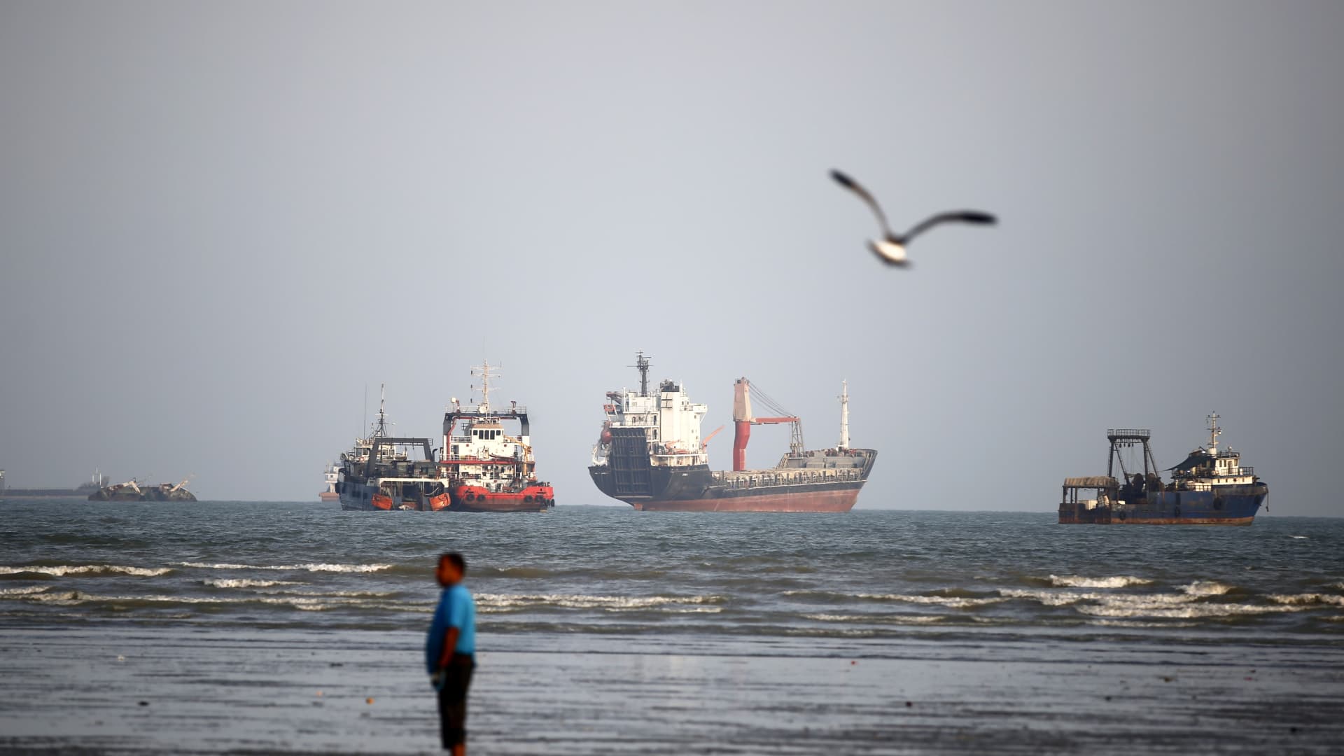 Vessel struck in Strait of Hormuz, UKMTO says, as talks appear elusive