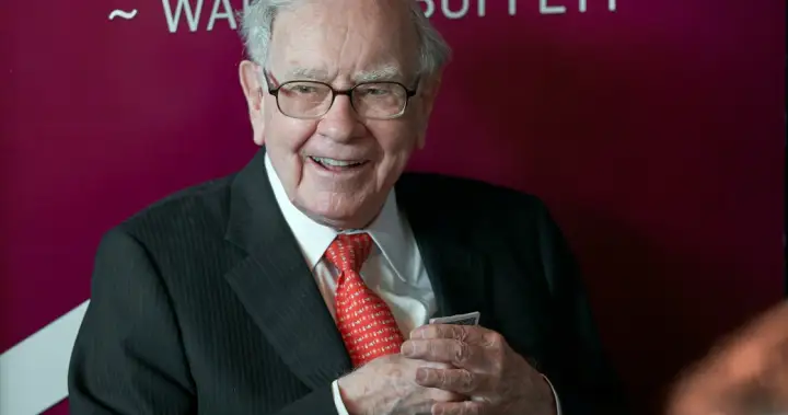 Warren Buffett, 96, steps down as Berkshire Hathaway chairman - National