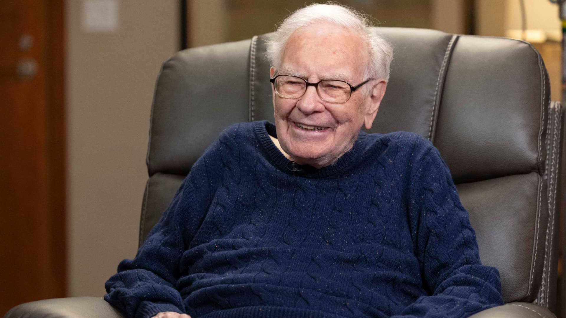 Warren Buffett stepping down as Berkshire chairman