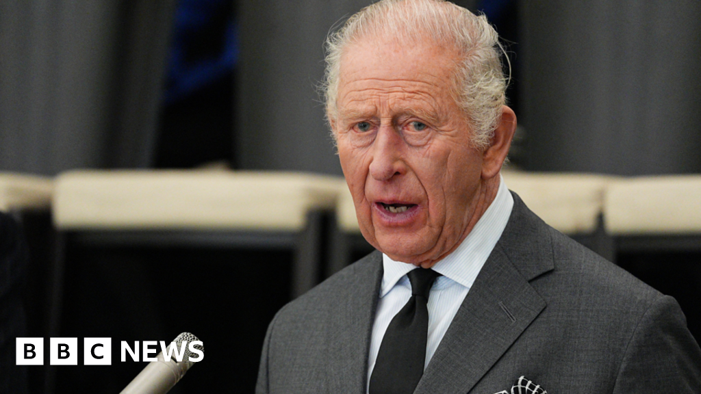 Aberfan disaster: Royal Family pay respects to 'most tragic of days imaginable' - BBC