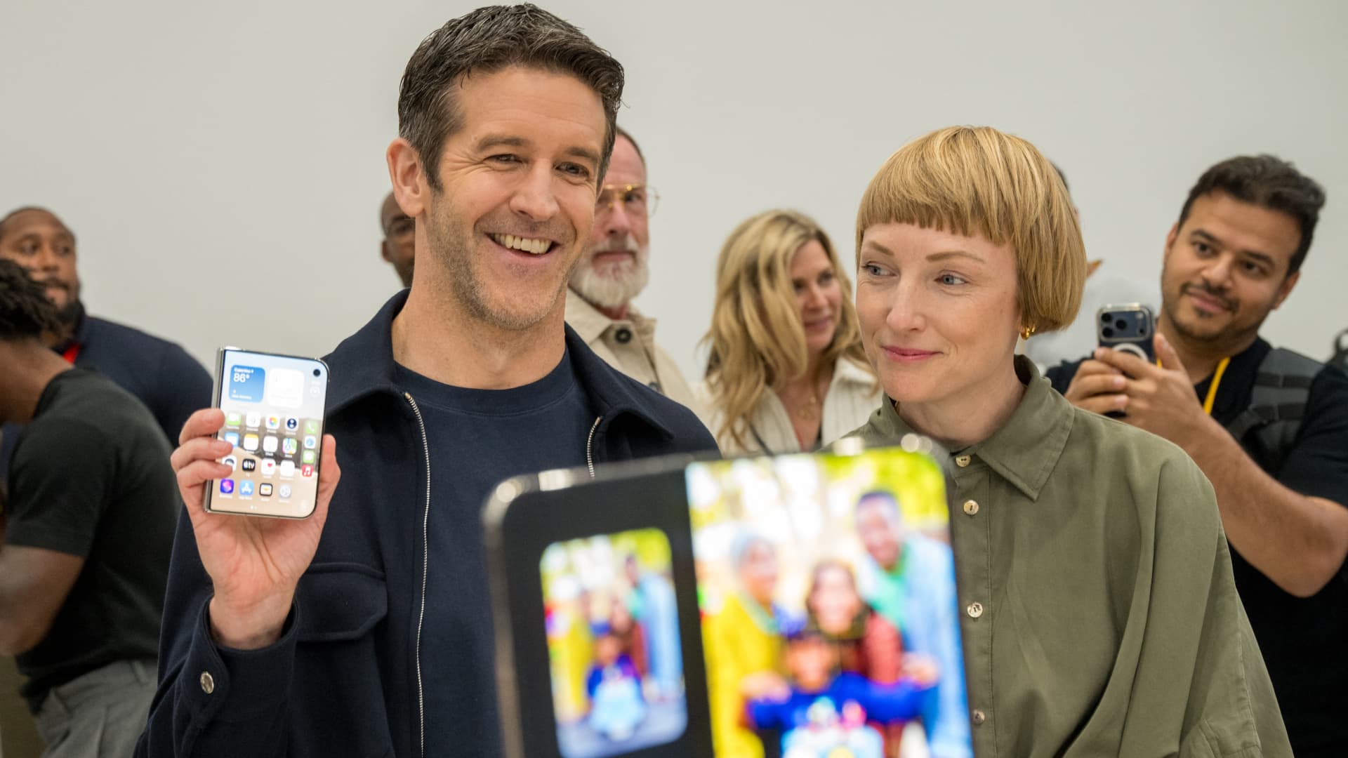 Apple iPhone Duo demand, pricing and revenue impact
