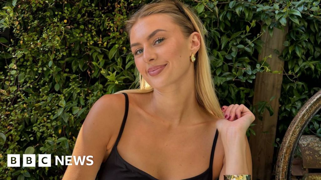 'Betrayed by my body': The taboo health issue women are talking about on social media - BBC