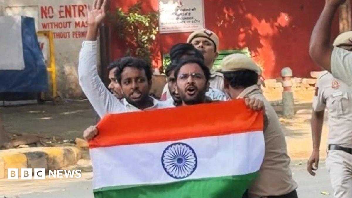CJP: India 'cockroach' leaders detained after entering barricaded protest site