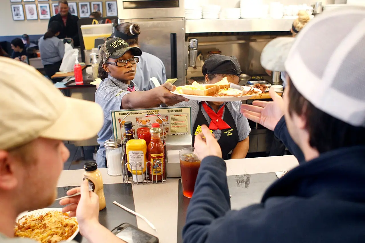 Caribou Coffee, Wendy's and Waffle House ranked best value breakfast