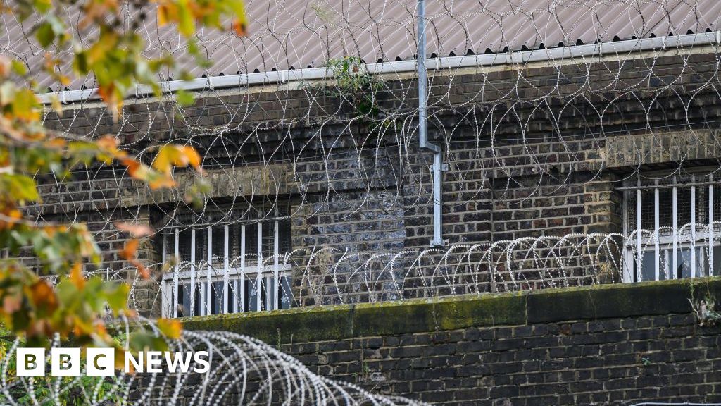 Criminals who skip sentencing will face solitary confinement or lose social visits