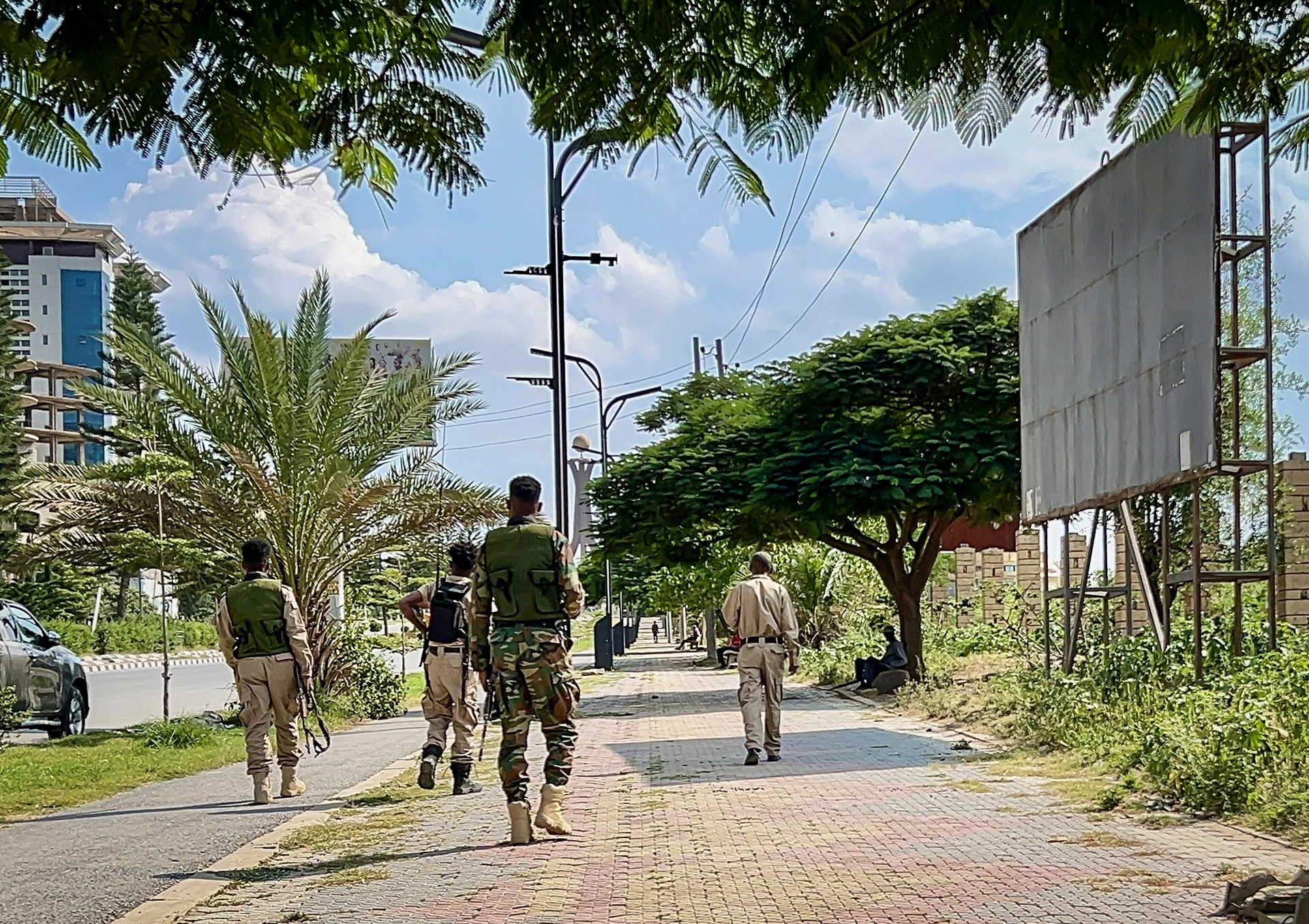 Ethiopia’s forces retake Mekelle amid renewed Tigray fighting | News