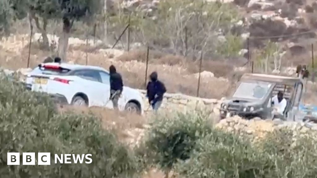 European diplomats attacked by Israeli settlers in West Bank - BBC