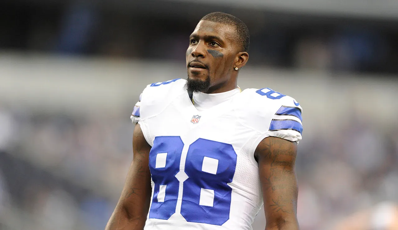 Ex-NFL star says police aimed gun at him in front of his daughters amid incident with alleged reckless drivers