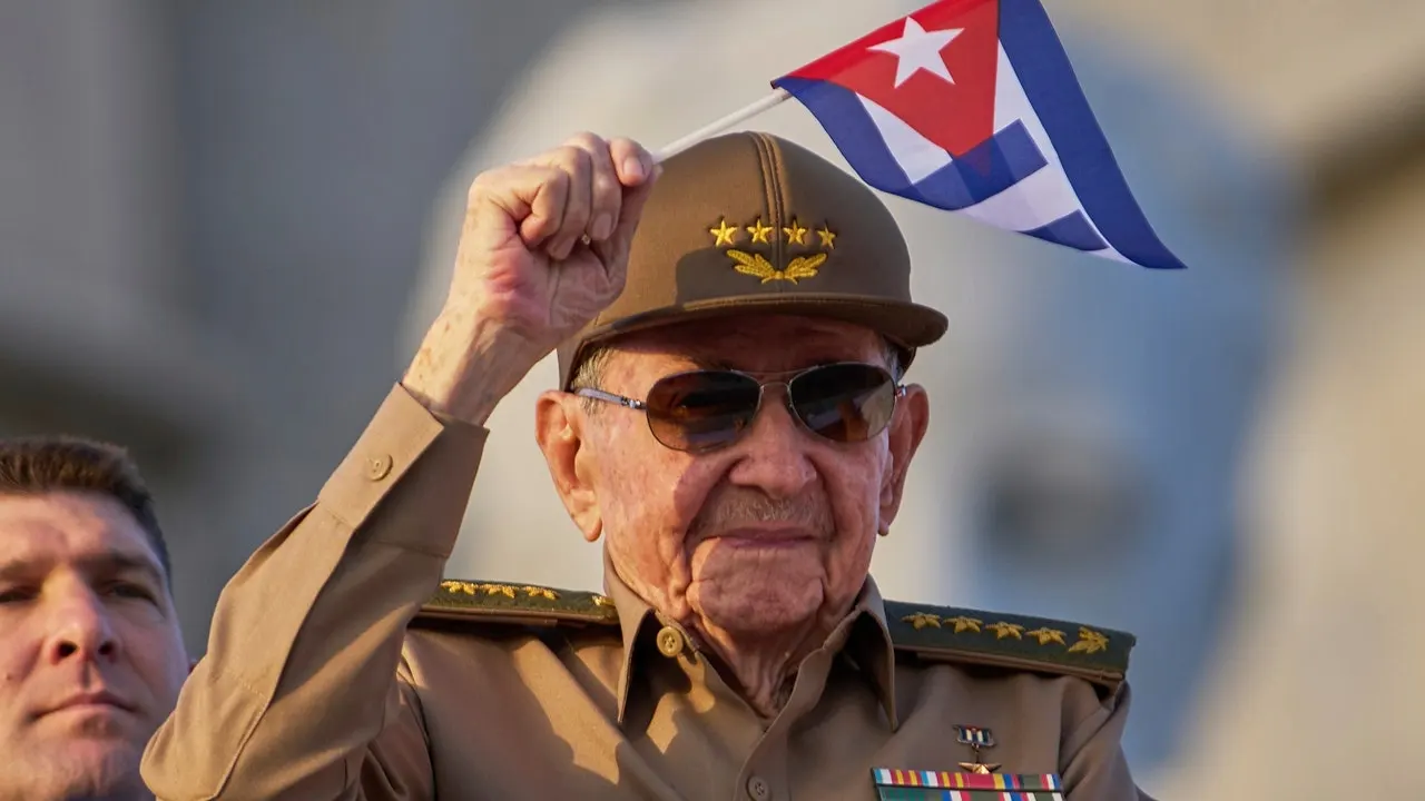 Florida issues no-bond arrest warrant for Raúl Castro over shootdown