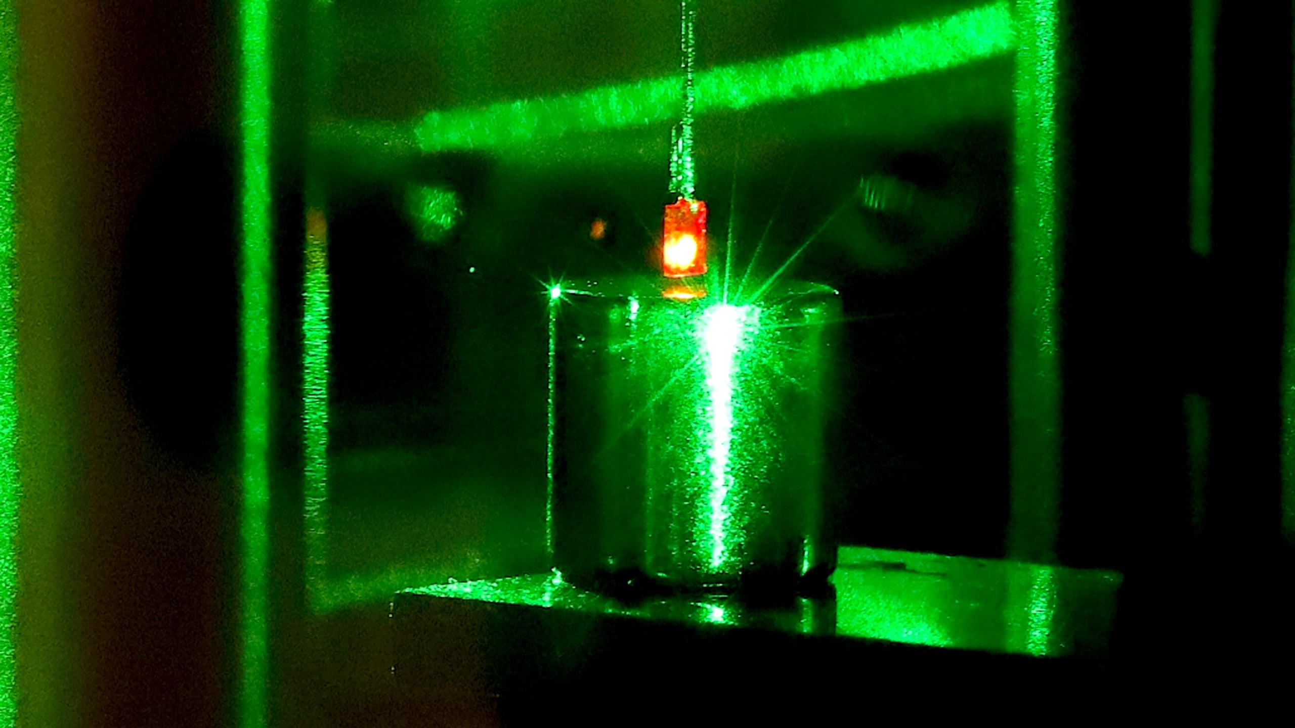 For The First Time Ever, Quantum Spins Shift a Centimeter-Scale Object : ScienceAlert