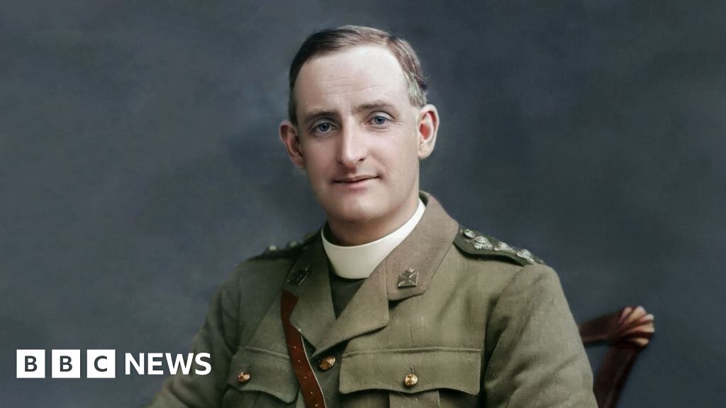 Fr Willie Doyle: Irish campaign to make 'WW1 hero priest' a saint - BBC