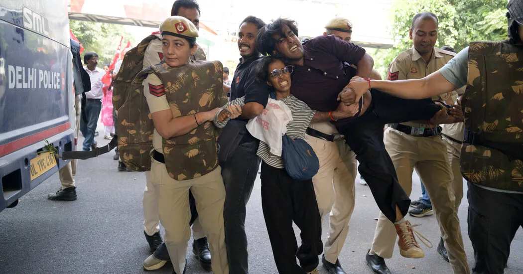 From a Sikh Sanctuary to Chaotic Streets, Protesters Brave Police in Delhi