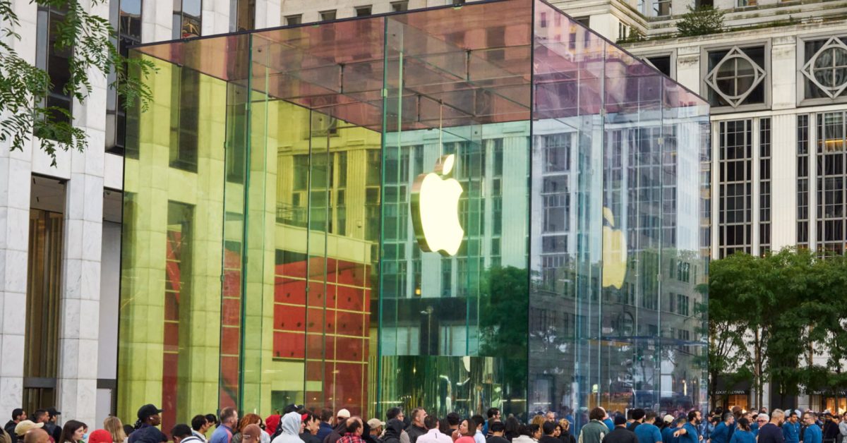 Giant iPhone Duo installations spotted at Apple Fifth Avenue ahead of launch