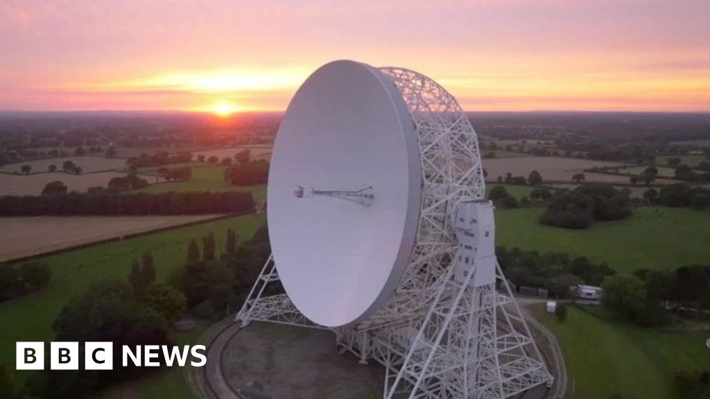 Government 'exploring' future of UK's largest telescope - BBC