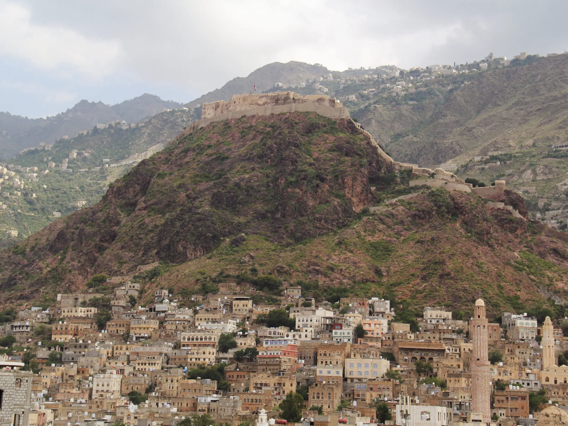 Houthis target Yemen’s presidential palace in Aden with missiles | Houthis News