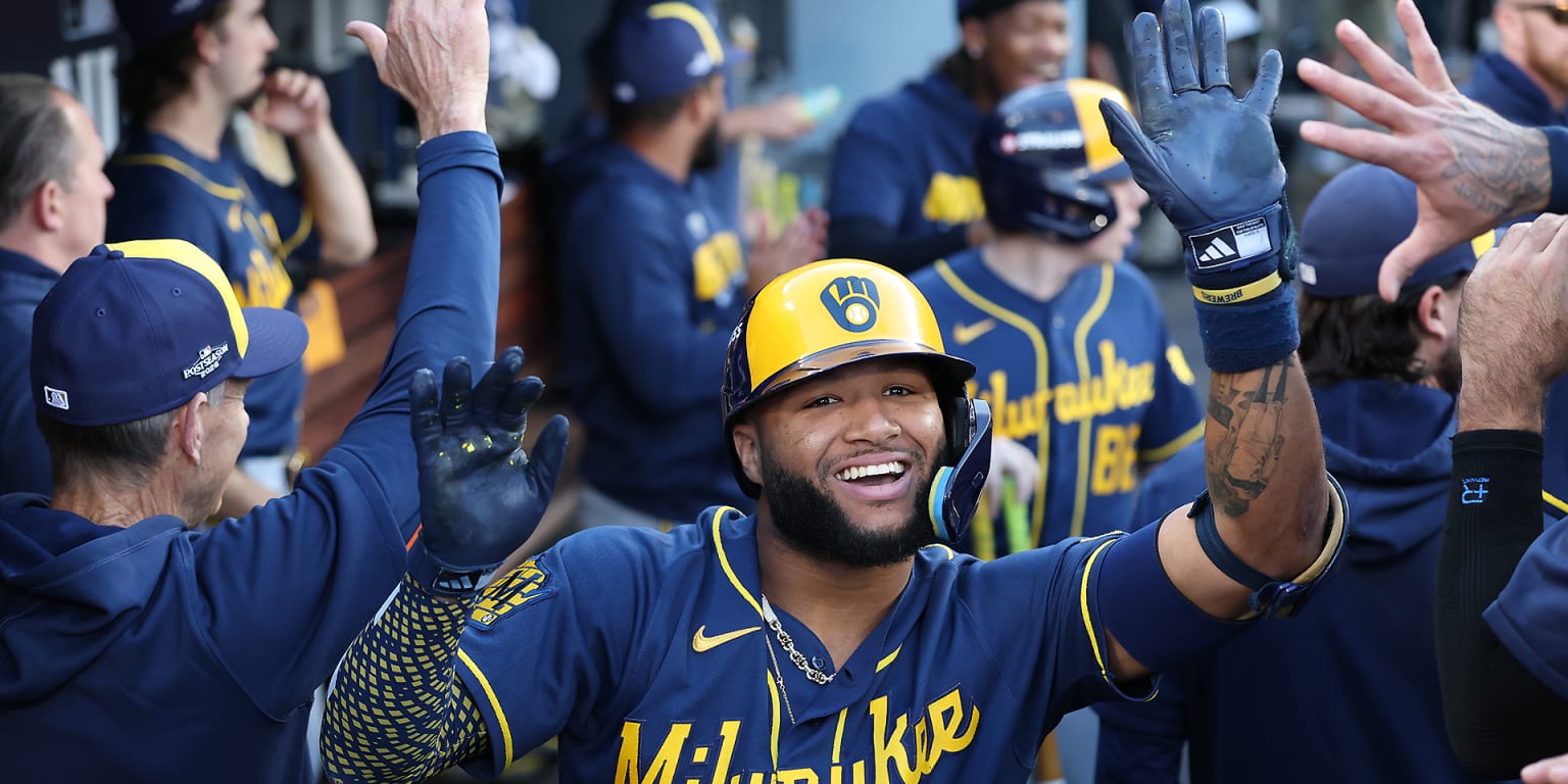 Jackson Chourio hits first-pitch home run in NLCS Game 3