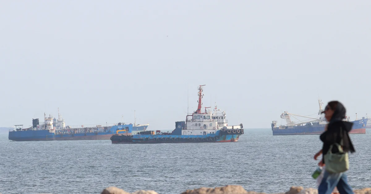 Live Updates: Iran says Strait of Hormuz will reopen if U.S. leaves the region