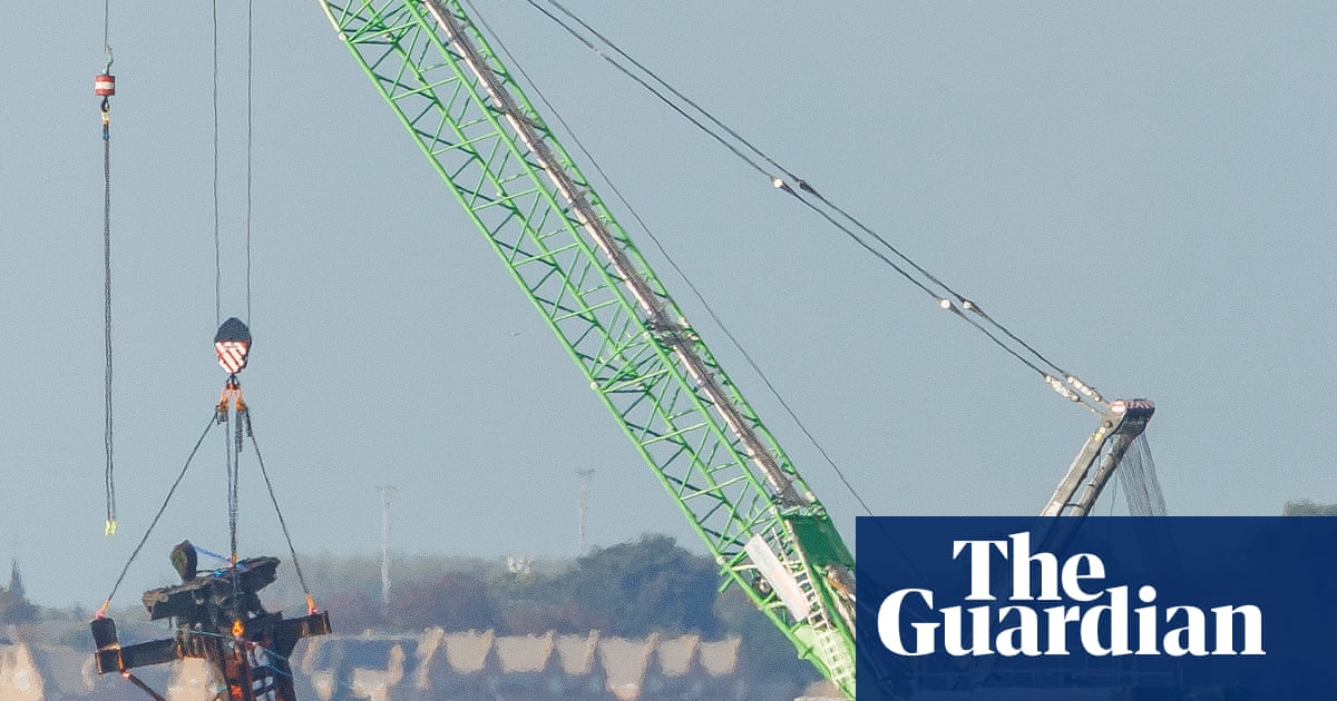 Masts removed from bomb-laden WWII ship in Thames in bid to avoid explosion | The Thames