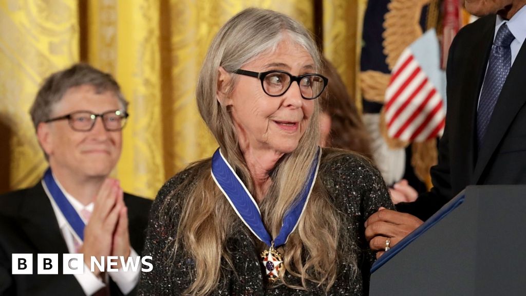 Moment Margaret Hamilton receives presidential medal of honour