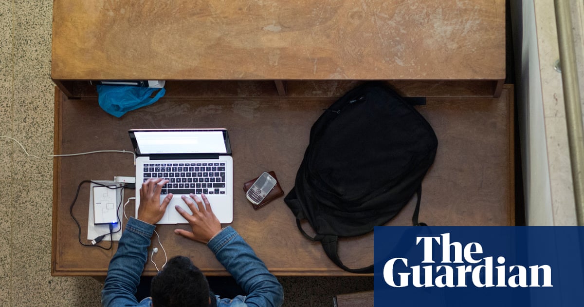 Online ads weaponised to deliver ‘zero-click’ spyware, researchers say | Hacking