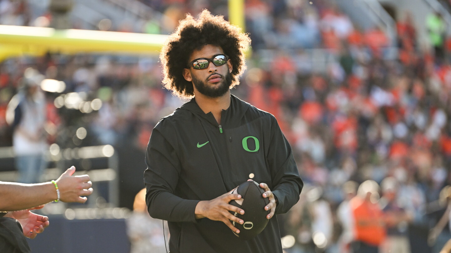 Oregon QB Dante Moore won't return this season from his concussion