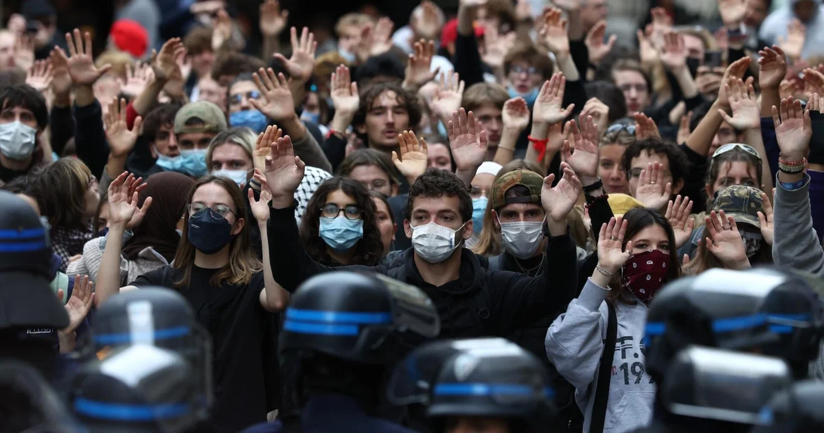 Riot police clash with students in Paris protests