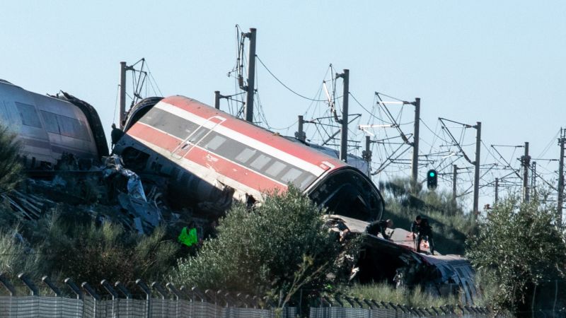 Spain train crash leaves at least 30 dead