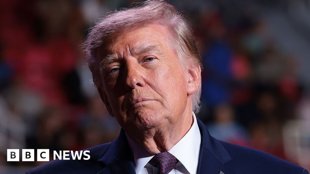 Trump announces deal for Russian diesel as Zelensky criticises 'gift to Putin' - BBC