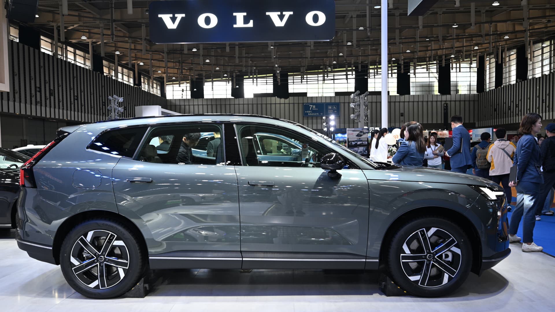Volvo Cars stock falls 27% amid China, U.S. slump and fresh job cuts