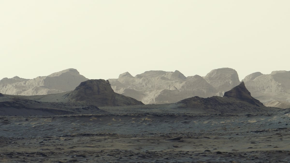 What color is Mars really? NASA Curiosity photo shows Mars stripped down.
