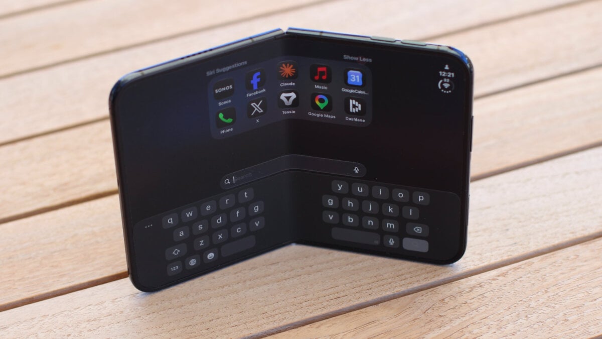iPhone Duo displays are reportedly cracking along the hinge on launch day